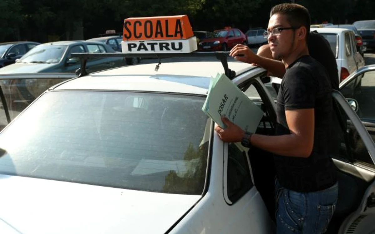 Cursanţi aşteaptă cu lunile până să dea examenul de conducere