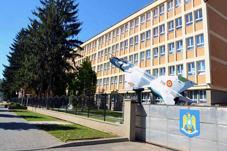  MApN și Colegiul Militar din Alba Iulia se judecă cu o fostă elevă. De ce este obligată mama fetei să plătească peste 10.000 de euro