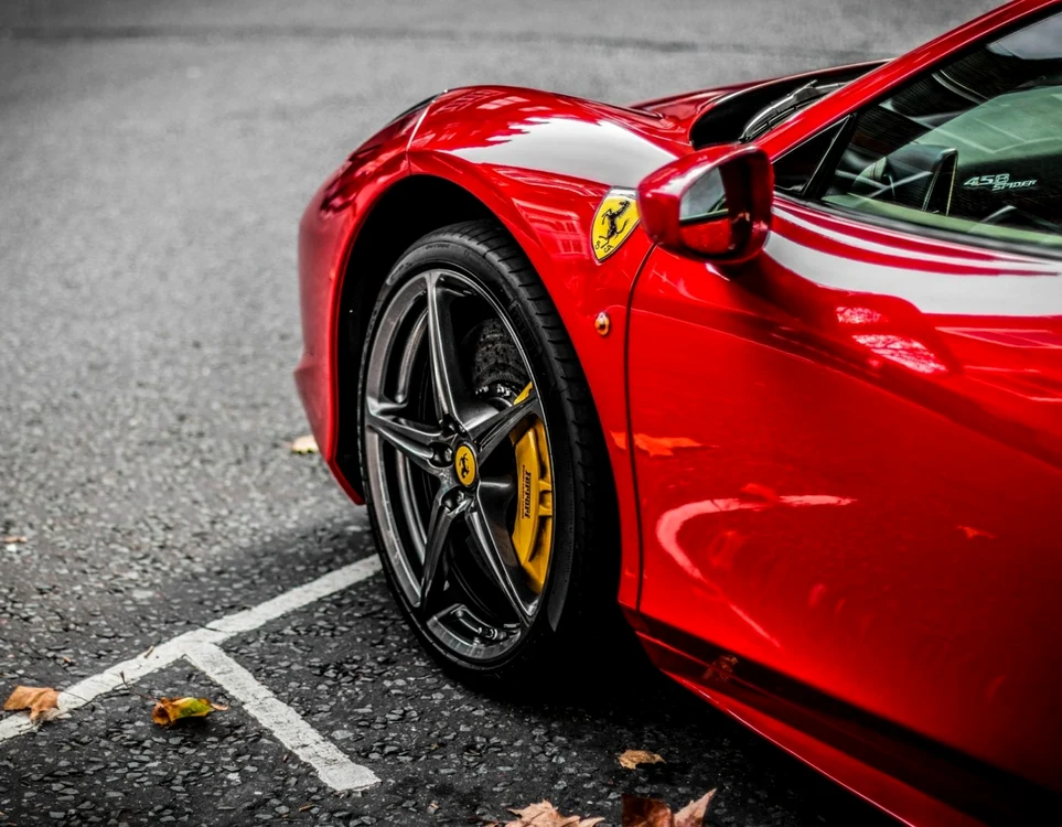 Un şofer judecat pentru ucidere din culpă a mărturisit că înainte de accident i-a fost distrasă atenţia de un Ferrari care a trecut pe stradă FOTO Pixabay