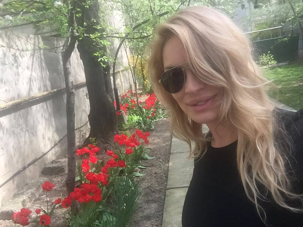 
    Valentina Pelinel s-a instalat în casa din Pipera a lui BorceaFoto: arhivă personală  