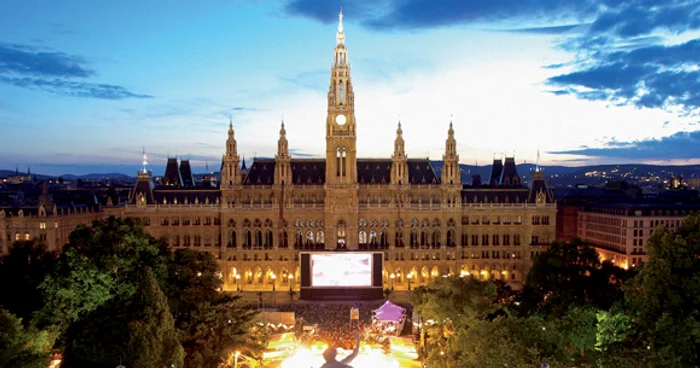 
    Cafeneaua Euro Fan Viena din EMS Lounge este locul de întâlnire pentru toți fanii competiției care se află în capitala Austriei pentru cea de-a 60-a edițiefoto: wien.info  