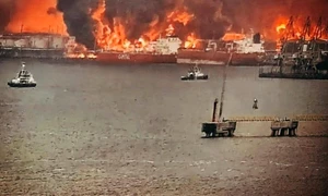 Terminalul Ust Luga în flăcări după un atac ucrainean pe 25 martie FOTO Exilenova jpg