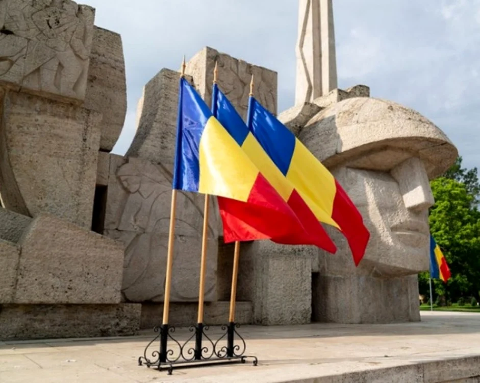 Monumentul ostaşului român din Carei - opera sculptorului Vida Gheza şi a arhitectului Anton Dâmboianu. Sursa ; Twitter.