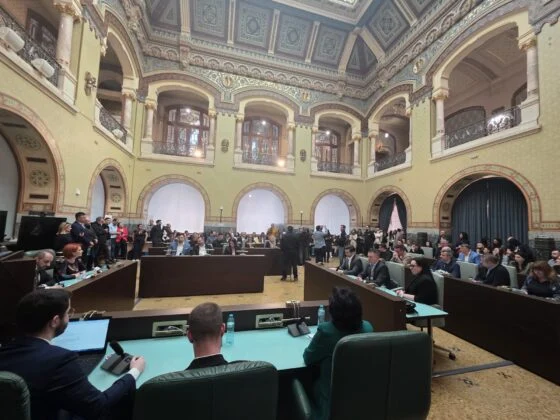 Dezbatere cu scântei la Craiova pe subiectul interzicerii păcănelelor. Promisiunea făcută de Olguța Vasilescu