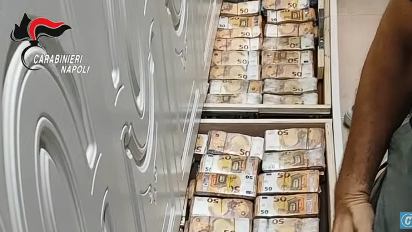 Captură de ecran Youtube Carabinieri Napoli png