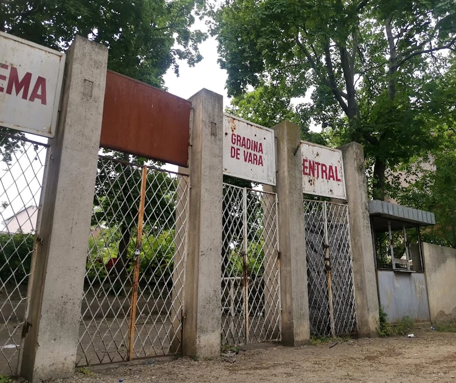 Grădina de Vară, în ruină după Revoluție FOTO: C.Mazilu