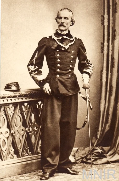 Gheorghre Magheru, costum, alb megru 