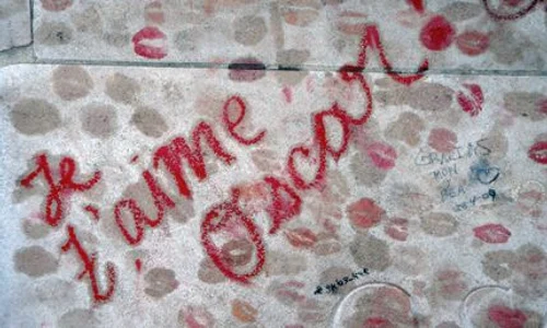 Oscar Wilde, cu sau fără ruj de buze? jpeg