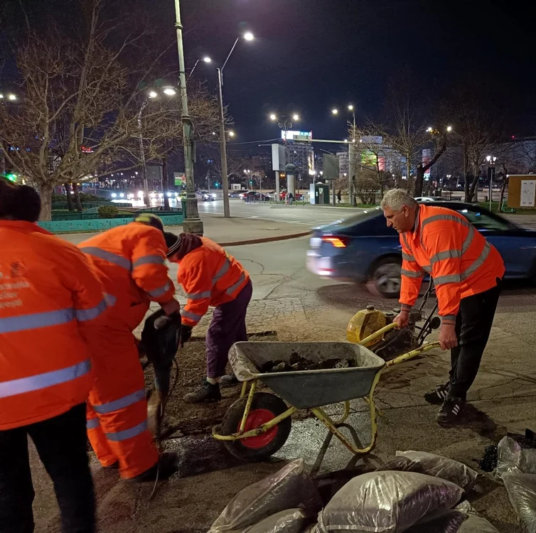 Reparații pe străzile din București. FOTO: Facebook / Nicușor Dan
