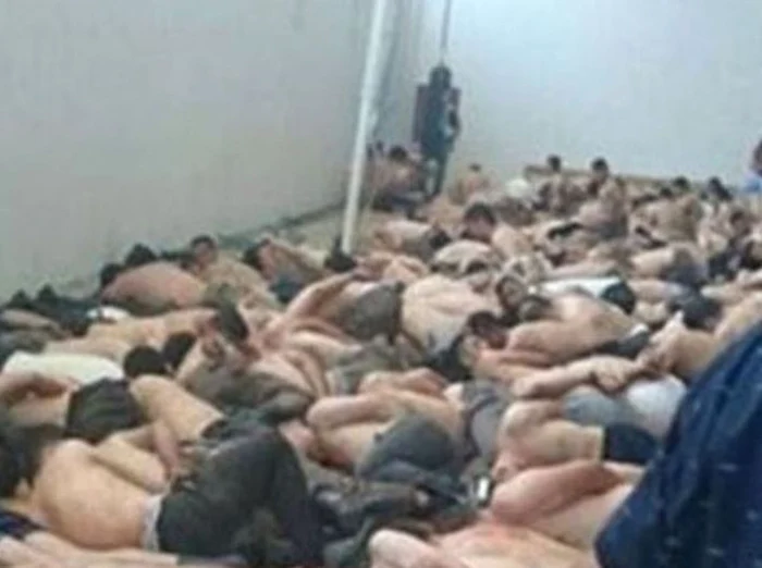 Militari pucisti umiliti intr-o salat de sport FOTO The Independent