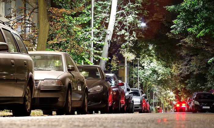 Avocatul Poporului cere prefectului de Bucureşti să atace în contencios hotărârea Consiliului General privind ridicarea maşinilor parcate neregulamentarFoto Pixabay.com