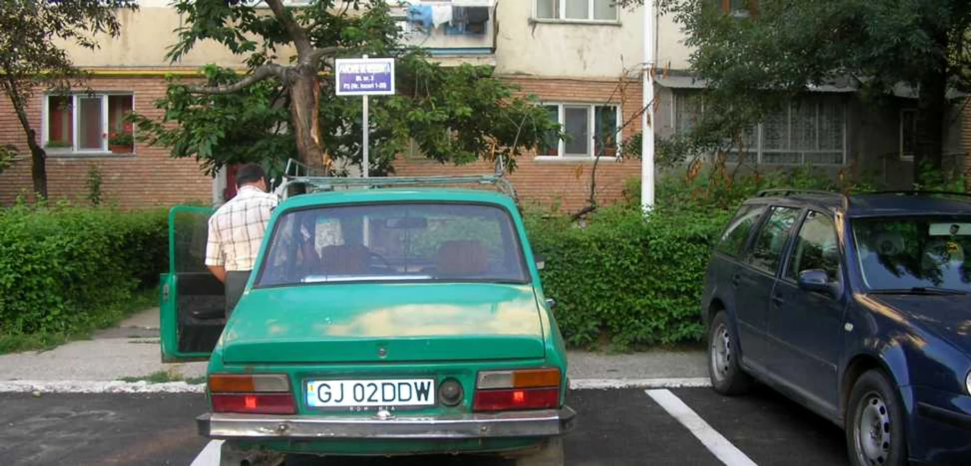 Taxa pentru un loc de parcare este de 120 de lei pe an