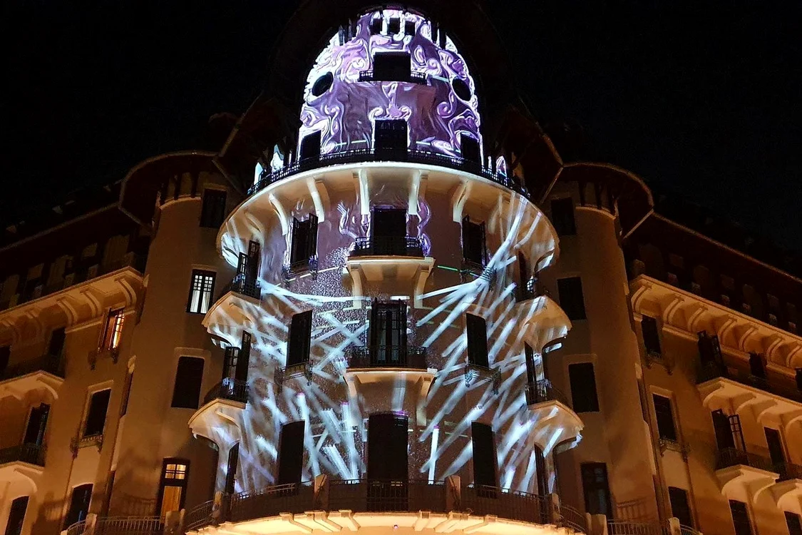 Proiecții pe Hotelul Palace din Govora Vâlcea de Zilele Arhitecturii Balneare Foto StudioGovora