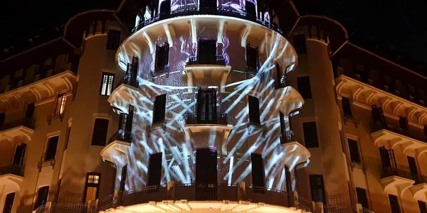 Proiecții pe Hotelul Palace din Govora Vâlcea de Zilele Arhitecturii Balneare Foto StudioGovora