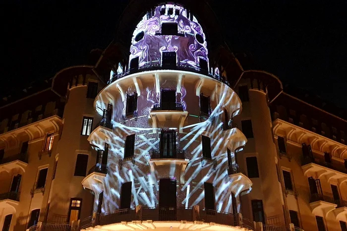 Proiecții pe Hotelul Palace din Govora Vâlcea de Zilele Arhitecturii Balneare Foto StudioGovora