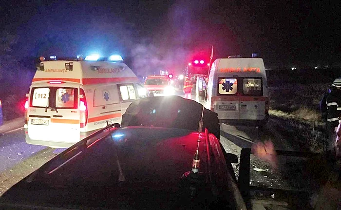 Răniţii au fost duşi cu ambulanţele la spitalFoto: ISU Bistriţa – Năsăud