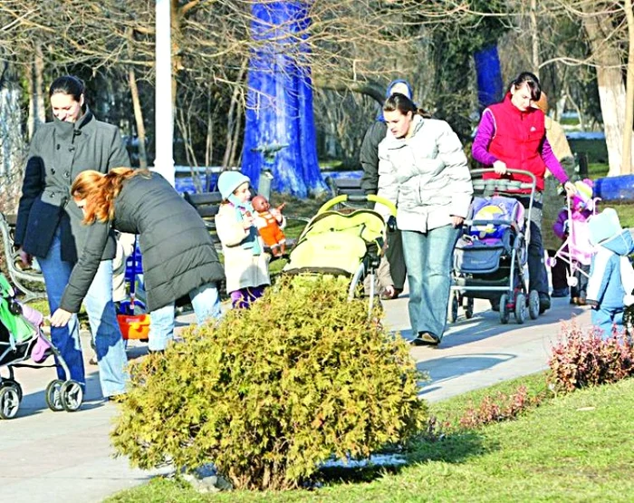 
    2010. Dina Eastwood şi Clint mimau că formează un cuplu perfect, chiar dacă mariajul lor scârţâia seriosFoto: Guliver/Splashnews  