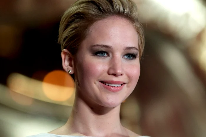 Jennifer Lawrence joacă rolul tinerei Katniss în filmul „Hunger Games“, care va avea premiera în România pe 22 noiembrie 2013 FOTO AFP