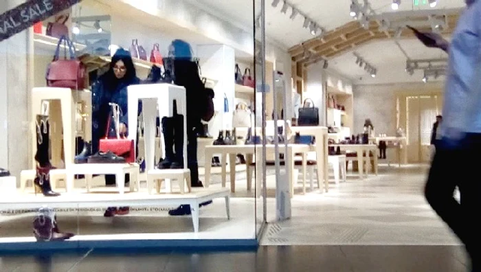 DJ Wanda şi Laurette, împreună la shopping, într-un mall din Băneasa