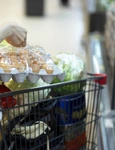 cumparaturi carucior plin mancare alimente jpg
