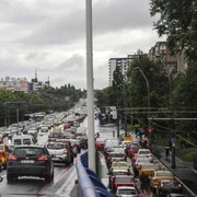 Aglomeraţie trafic Bucureşti - ploaie - furtună / FOTO Inquam Photos / Liviu Florin Albei
