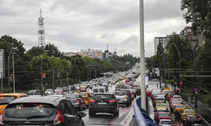 Aglomeraţie trafic Bucureşti - ploaie - furtună / FOTO Inquam Photos / Liviu Florin Albei