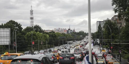 Aglomeraţie trafic Bucureşti - ploaie - furtună / FOTO Inquam Photos / Liviu Florin Albei