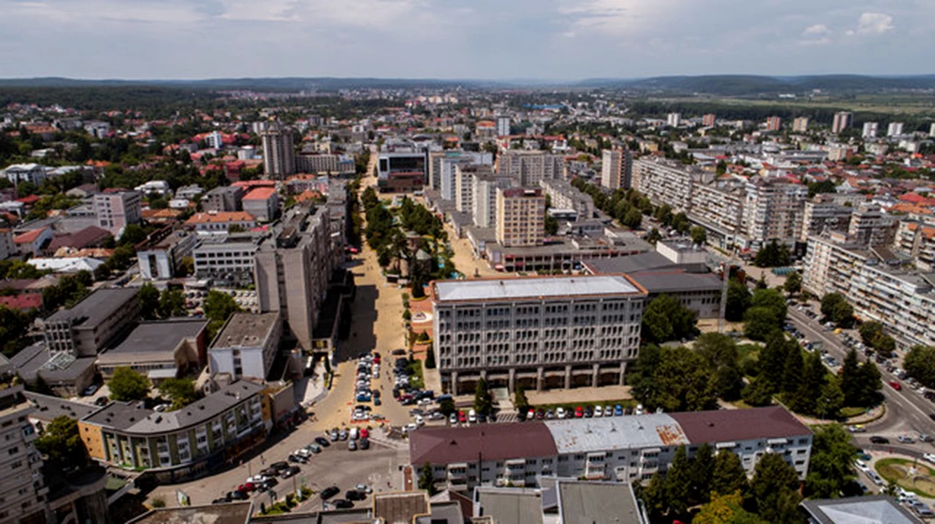 Mii de oameni au plecat din Pitești