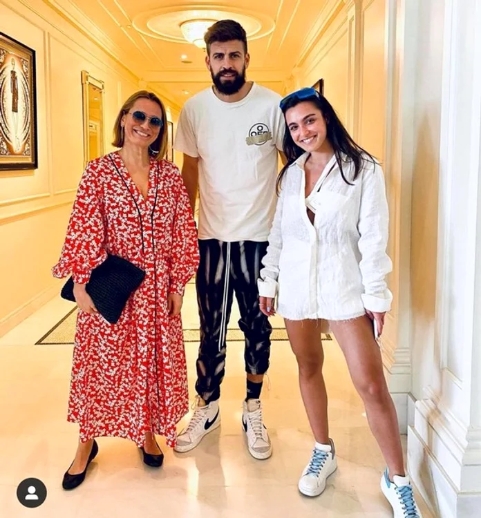 
    Andreea Esca și Alexia Eram s-au pozat cu Gerard PiqueFoto Instagram  