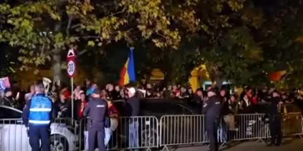 protest Arestul Central captură video  Facebook jpg