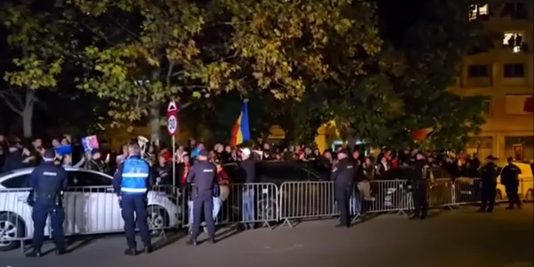 protest Arestul Central captură video  Facebook jpg