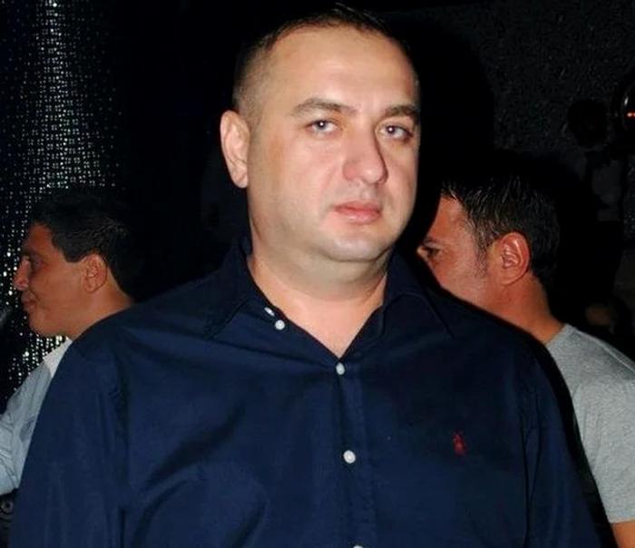 
    Vasilică (25 de ani), zis Ursul, este fiul lui Leo de la Strehaiafoto: captură video Antena 3  