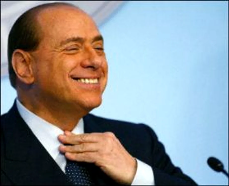 
    Berlusconi, apărat de una dintre fiicele sale  