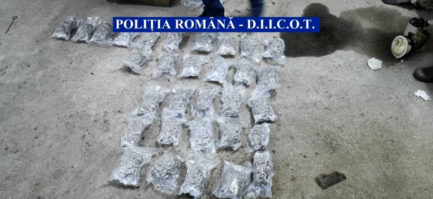 Drogurile erau puse în pungi vodate FOTO DIICOT