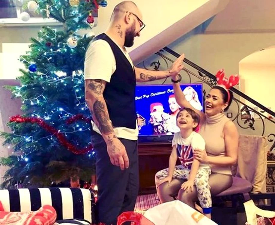 Băiețelul lor i-a unit de  Crăciun. Andreea Mantea  și Cristi Mitrea s-au pozat  împreună mai zâmbitori  ca niciodată