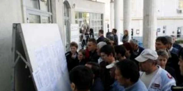 Vacancies, half of those in 2008
