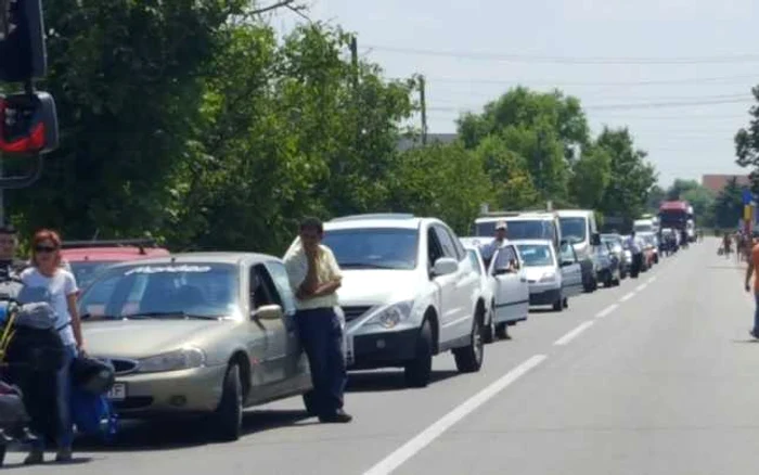 Accidentul în lanţ a provocat un blocaj pe DN7C Foto Facebook Info Trafic Argeş - Mihai Georgescu