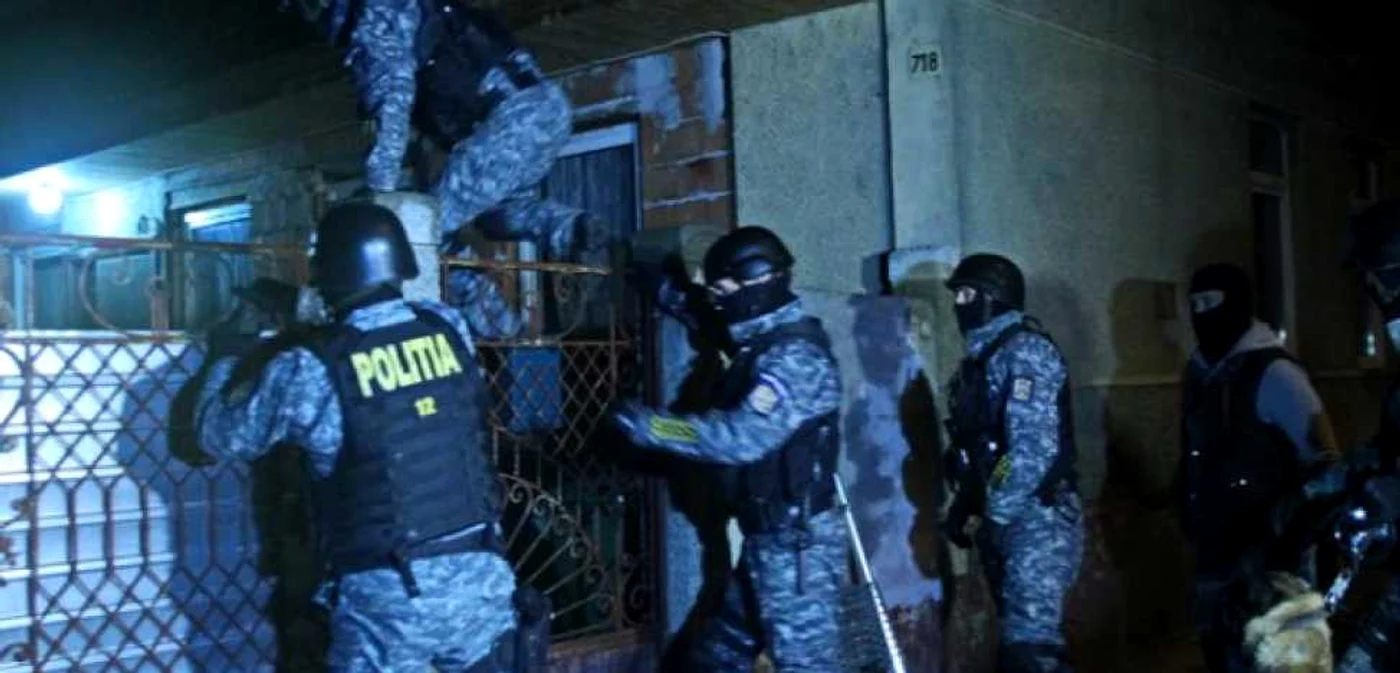 Percheziţiile s-au desfăşurat la primele ore ale dimineaţii FOTO: adevarul.ro