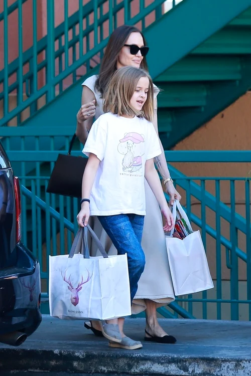 11 angelina jolie si vivienne jpg jpeg