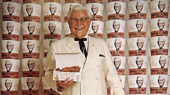 Povestea incredibilă a ţâfnosului Colonel Sanders, creatorul reţetei secrete KFC: a gătit pentru cercetătorii care au realizat bombele atomice de la Hiroshima jpeg