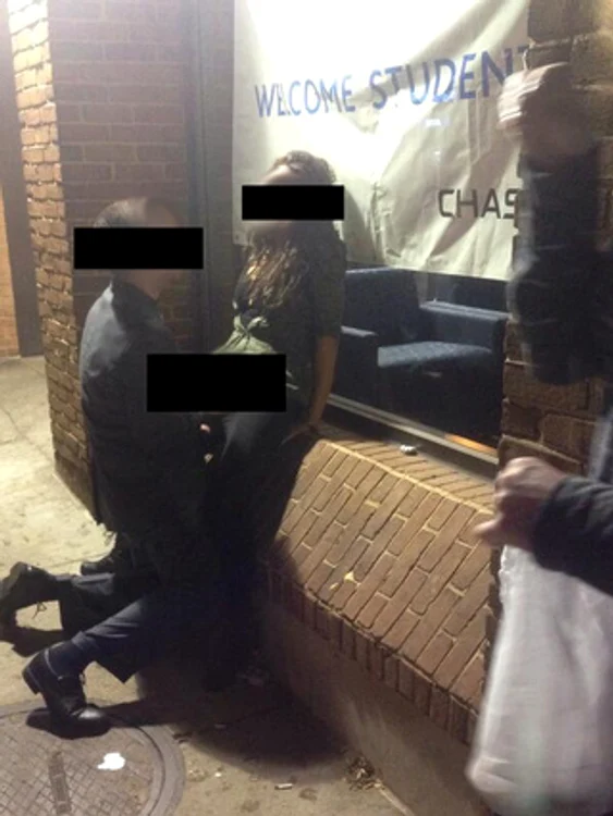 Bărbat, acuzat de viol după ce a făcut sex în public