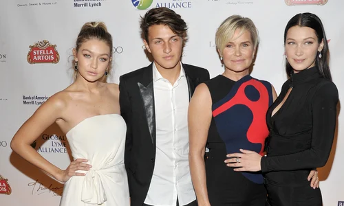 gigi hadid anwar hadid yolanda h  foster bella hadid rexfeatures 5225988ae jpg jpeg