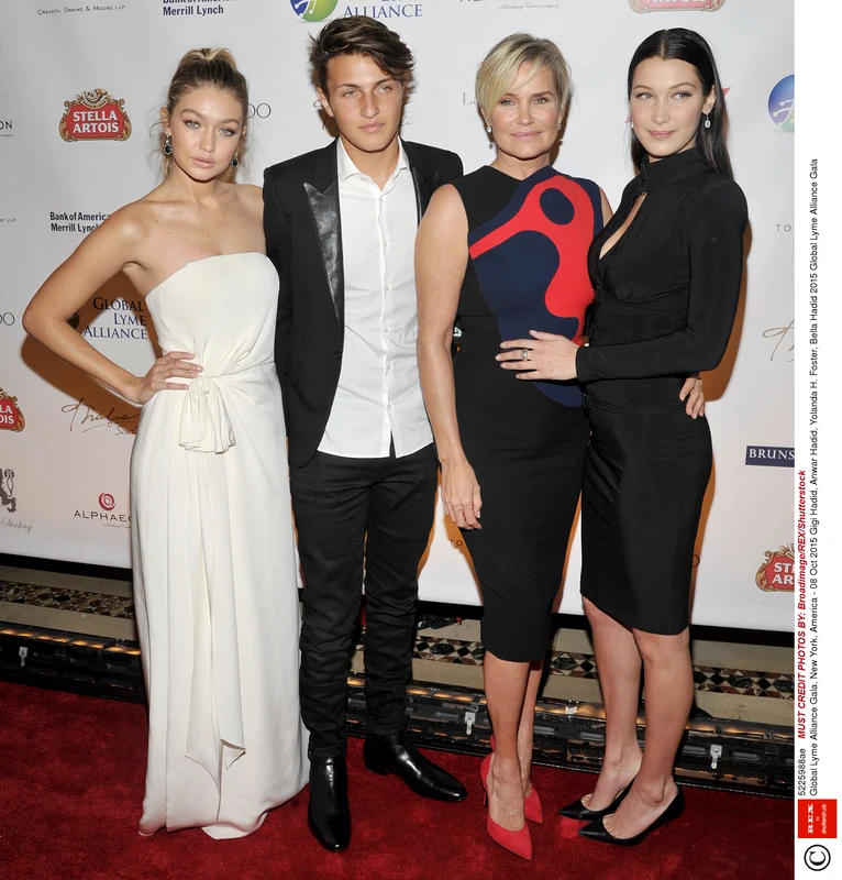 Gigi, Anwar, Yolanda și Bella Hadid 