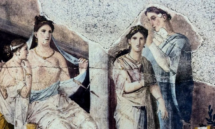 Frescă din Herculaneum. O matroană privind o femeie tânără care este coafată de către o sclavă (© Muzeul Național al Banatului)