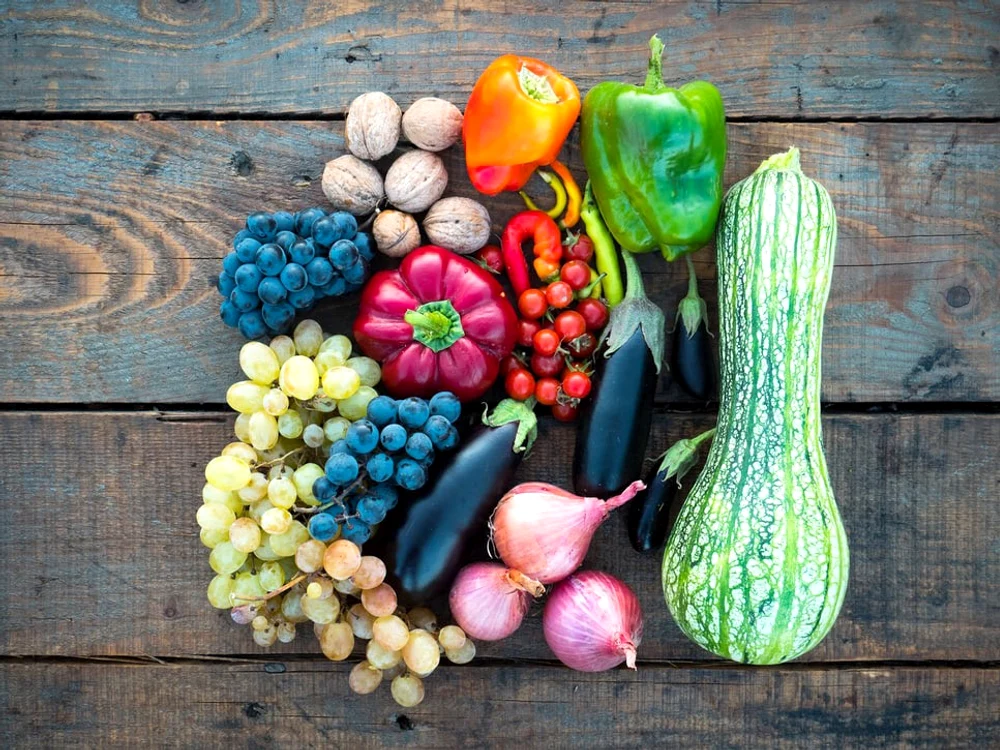 
    Lgeumele și fructele nu trebuie să lipsească din meniul zilnic, mai ales toamna  