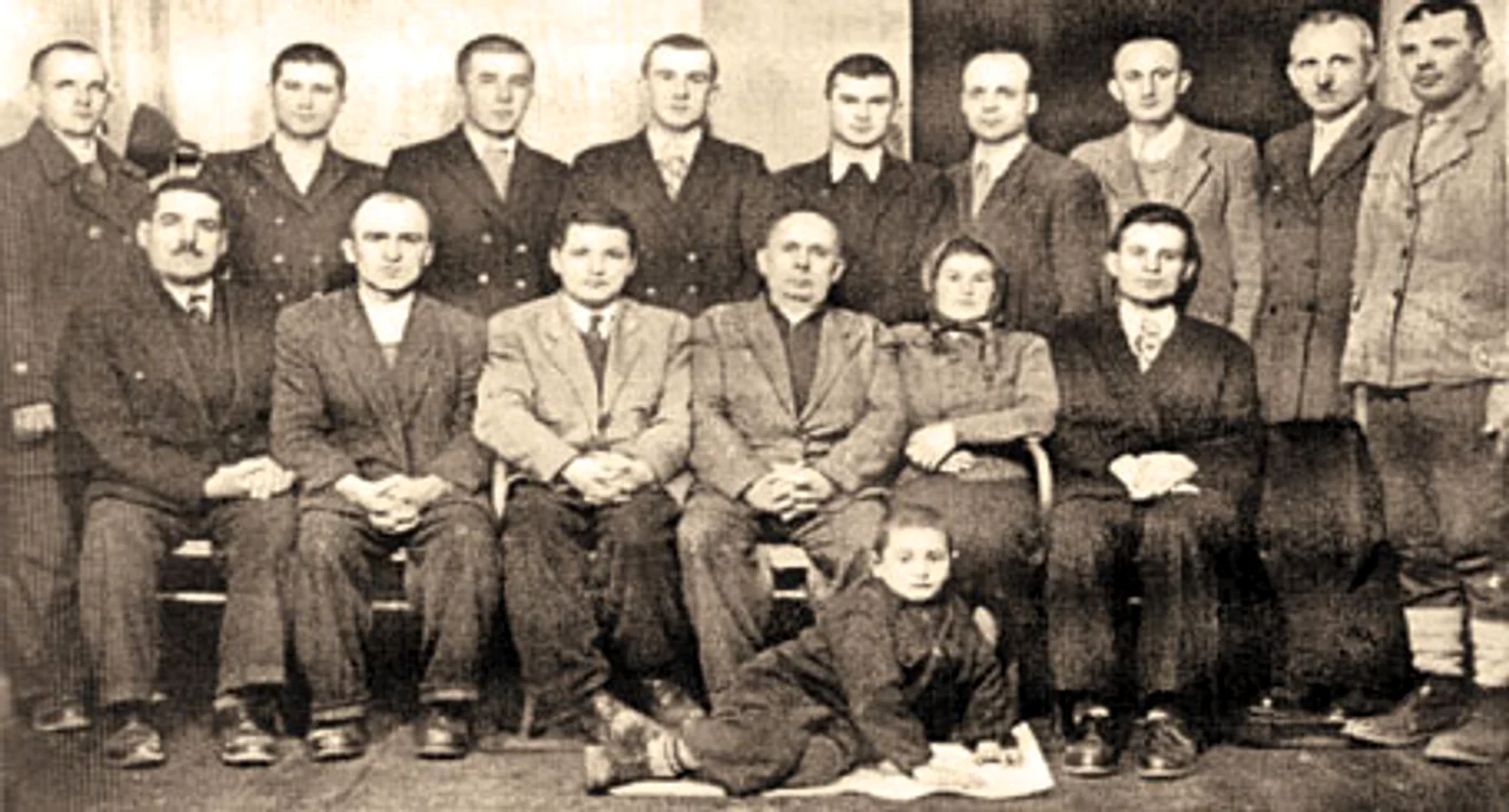 Gheorghe Bradin (în rândul de jos, al patrulea, de la stânga la dreapta), în vizită în judeţul Bistriţa Năsăud
