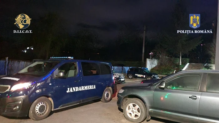 Percheziții la gruparea infracțională FOTO: Poliția Română