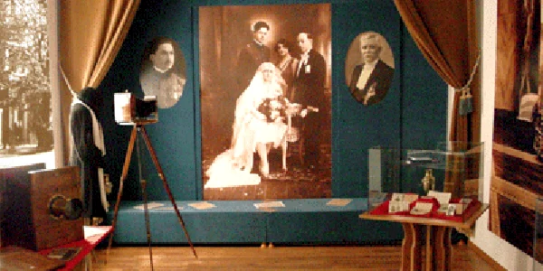 Parte din expoziţia închinată lui Maksay la Muzeul de Istorie din Galaţi. Foto