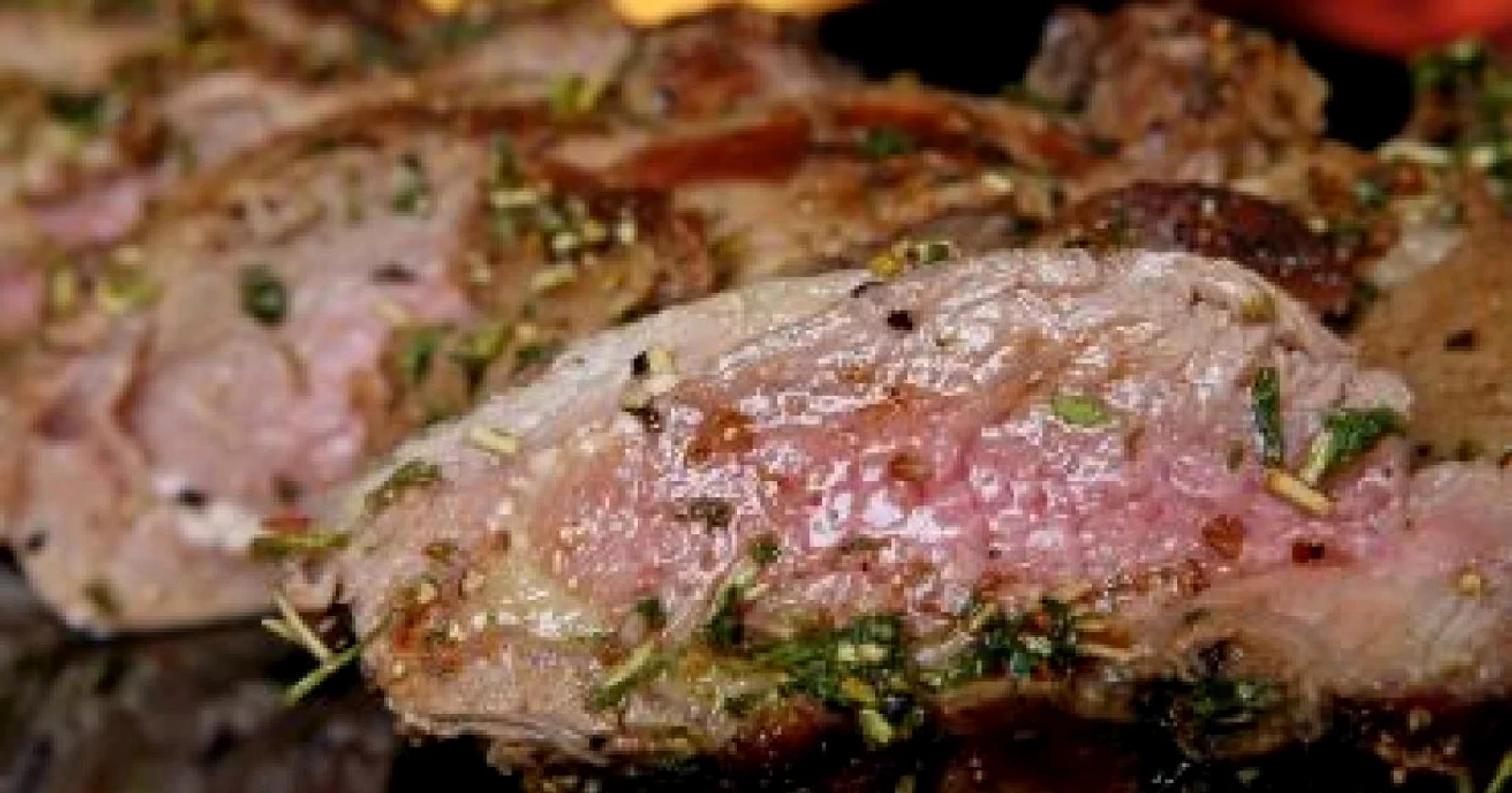 Constanţa: Tone de alimente expirate au fost confiscate de inspectorii sanitar - veterinari