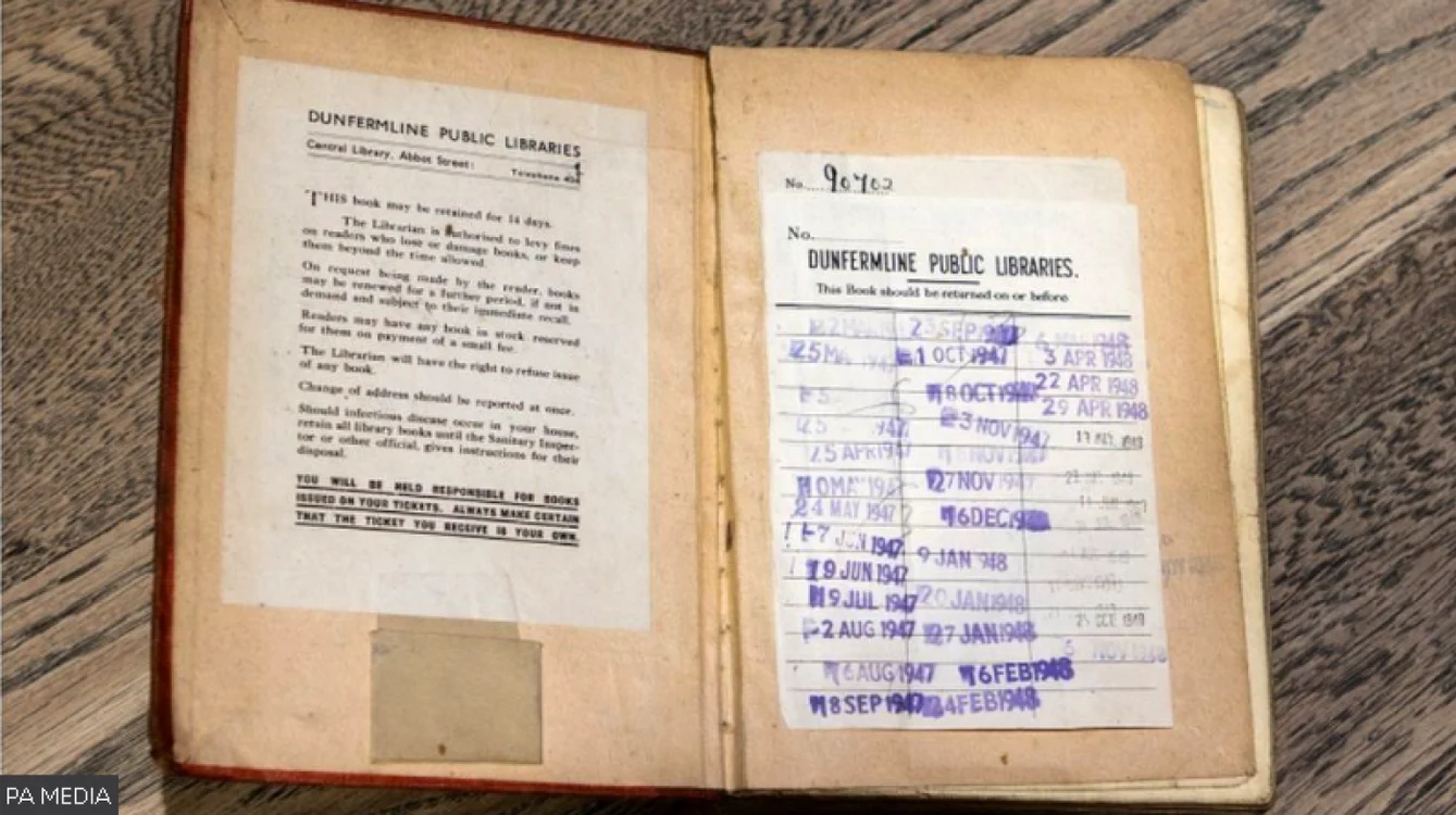 carte returnata la biblioteca dupa 73 de ani